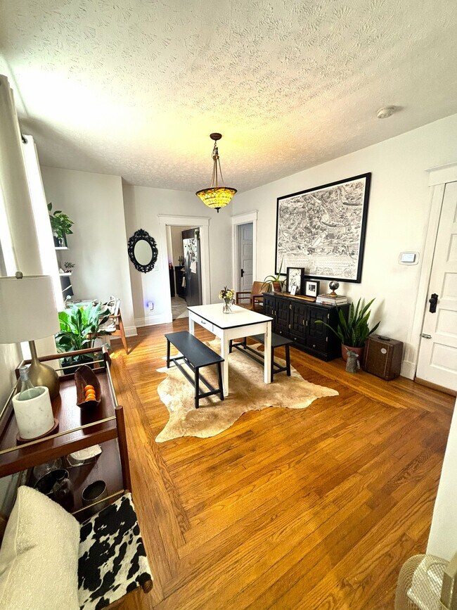 Sala de estar - 1301 Morten St