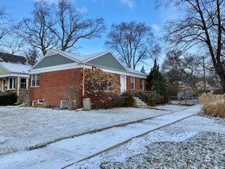 Primary Photo - 2001 Noyes St