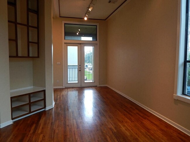 Building Photo - 2427 Dorrington St