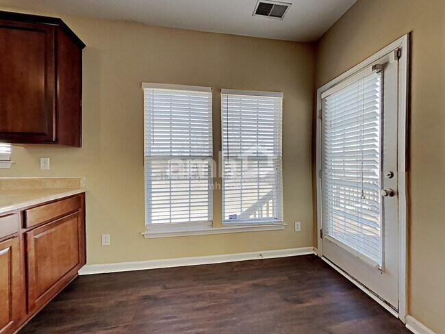 Building Photo - 10119 Fieldstone Ct