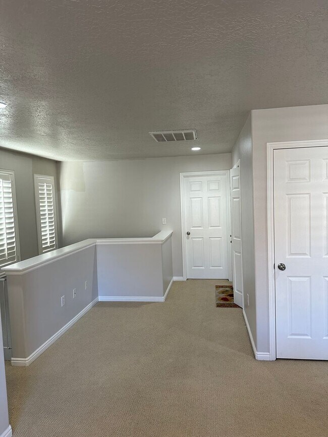 Building Photo - 1581 Alsace Way