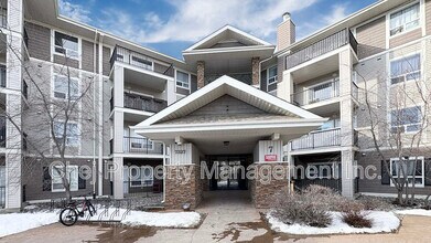 Building Photo - 7327 Terwillegar Dr S NW