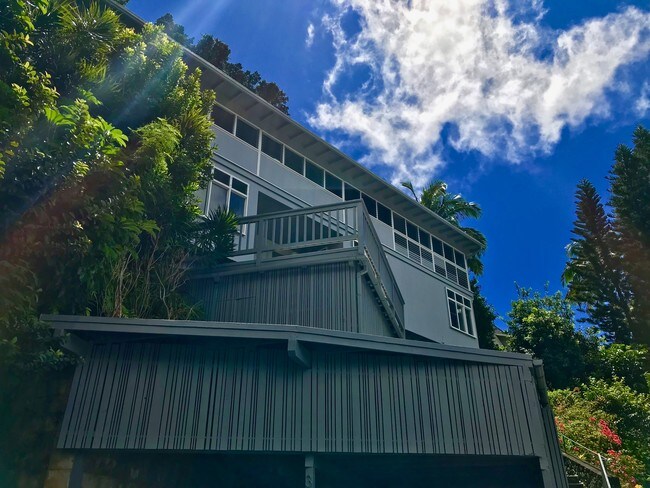 Mitad derecha de una casa dúplex grande - 3321 Anoai Pl
