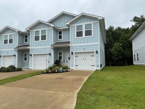 Building Photo - 1543 Iroquois Ct
