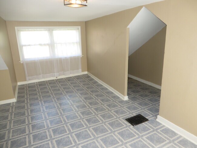 Building Photo - Two Bedroom Home with a bonus room/3rd bedroom in Historic District (Williams-Woodland Historic P...