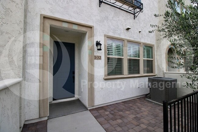 Building Photo - 2633 S Catherine Dr