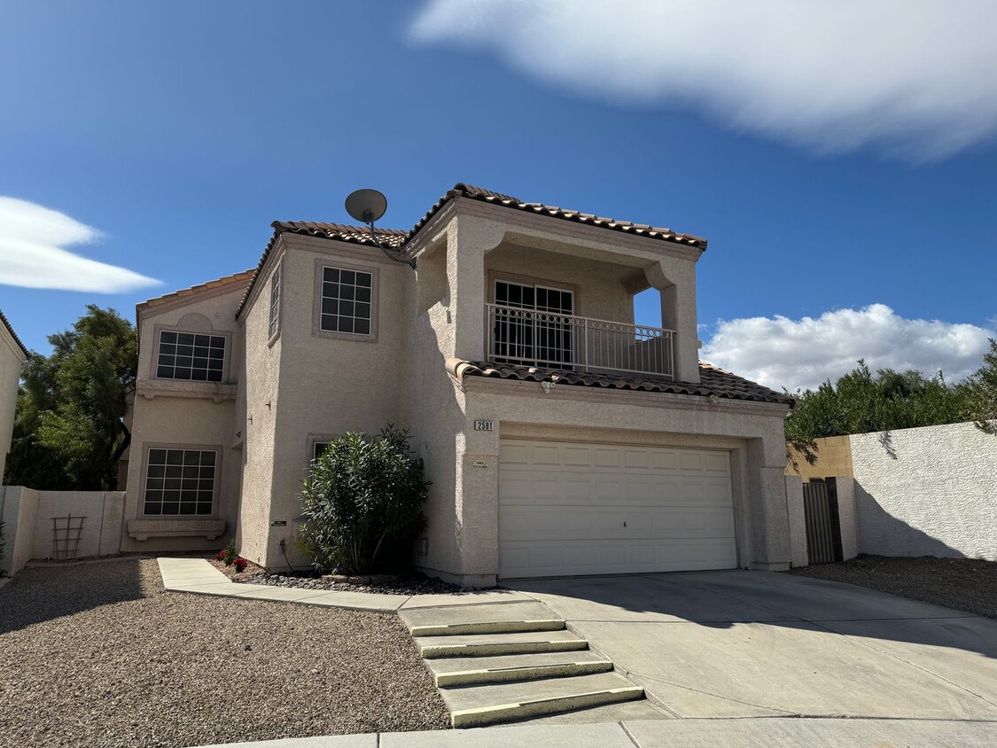 Primary Photo - Beautiful Two Story Centrally Located Feat...