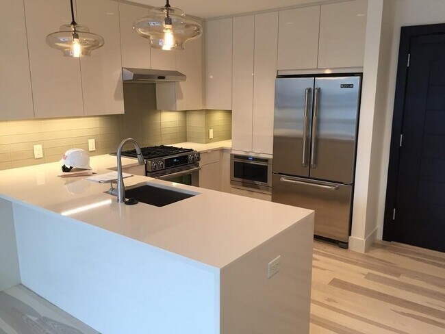 Building Photo - 32 Traveler St