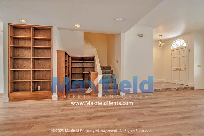 Building Photo - Avenues - 3 Bedroom 3 Bath Townhome with amazing southern views!