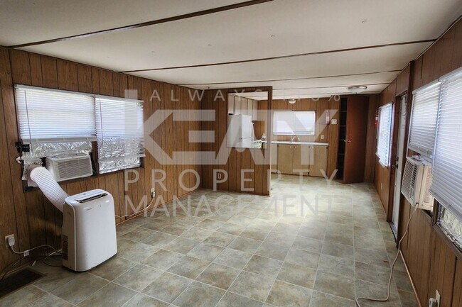 Building Photo - 2 Bedroom, 1 Bathroom Now Available!
