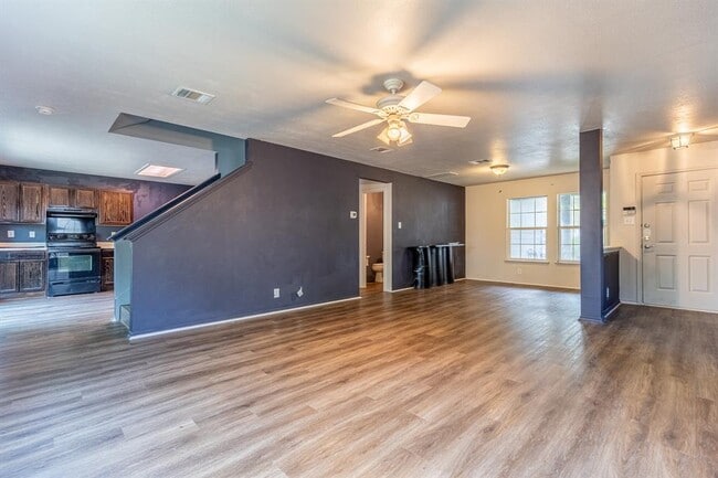 Building Photo - 1422 Meadow Pkwy