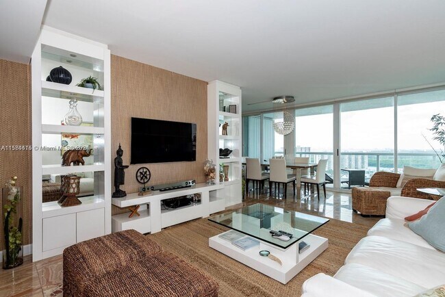 Building Photo - 16500 Collins Ave