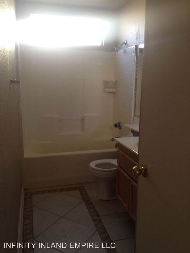 3 br, 2 bath House - 2832 W SUNRISE DR - 4
