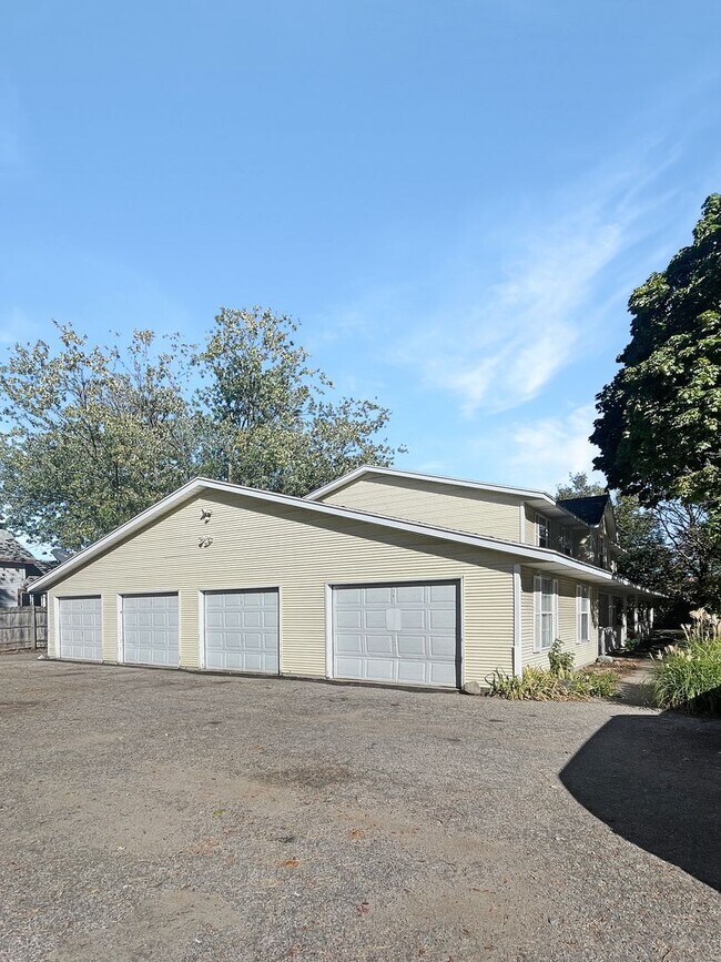 3138 Byron Center Ave SW Unit 3, Wyoming, MI 49519 Room for Rent in