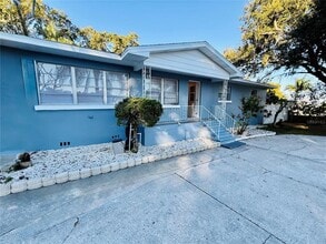 Building Photo - 748 Parkview Pl