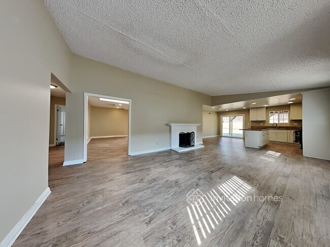 Building Photo - 1235 E Millmont St