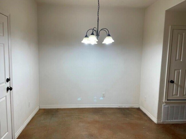 Building Photo - 504 Karey Dr