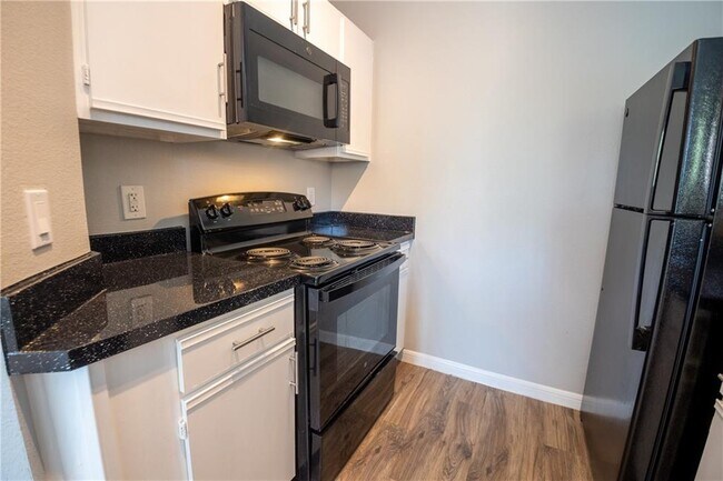 Building Photo - 2320 Gracy Farms Ln