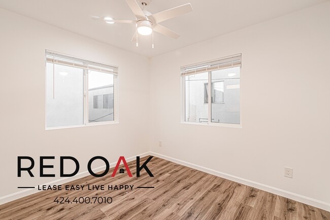 Building Photo - 649 W 92nd St