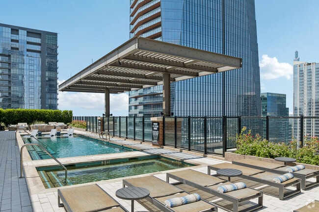 Rooftop pool with Hot Tub and Sun Loungers - Gables Republic Square