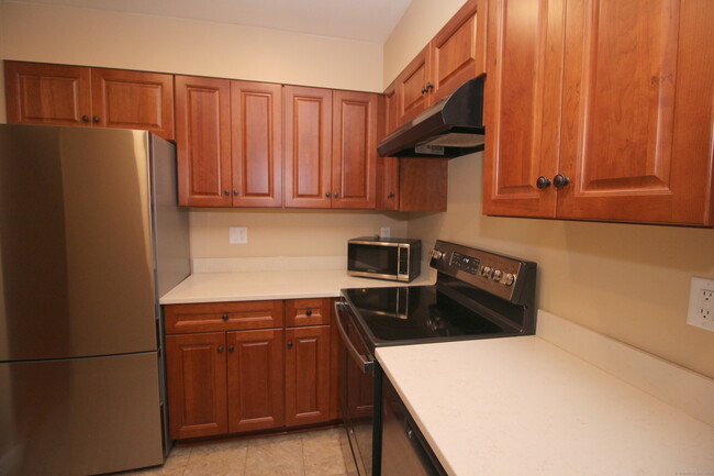 Foto del edificio - 95 Wilton Crest Rd