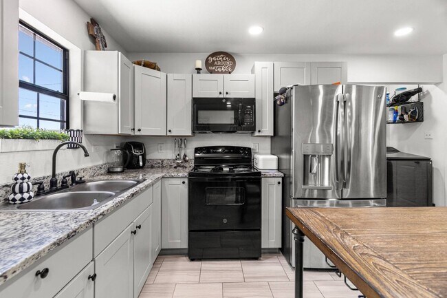 Foto del edificio - 4 bed 3 bath