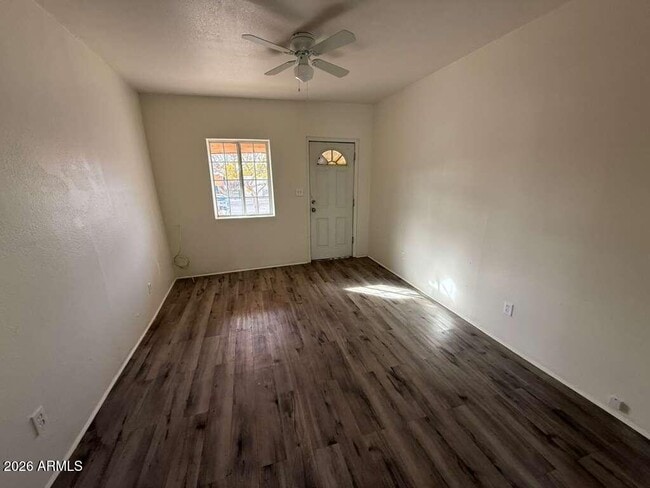 Foto del edificio - 1305 C Ave