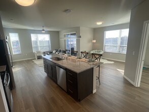 Building Photo - West End @ University Park