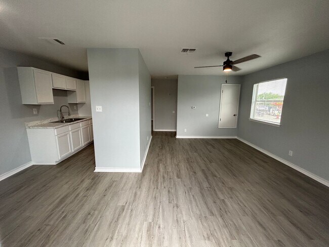 Foto del edificio - 1105 New Laredo