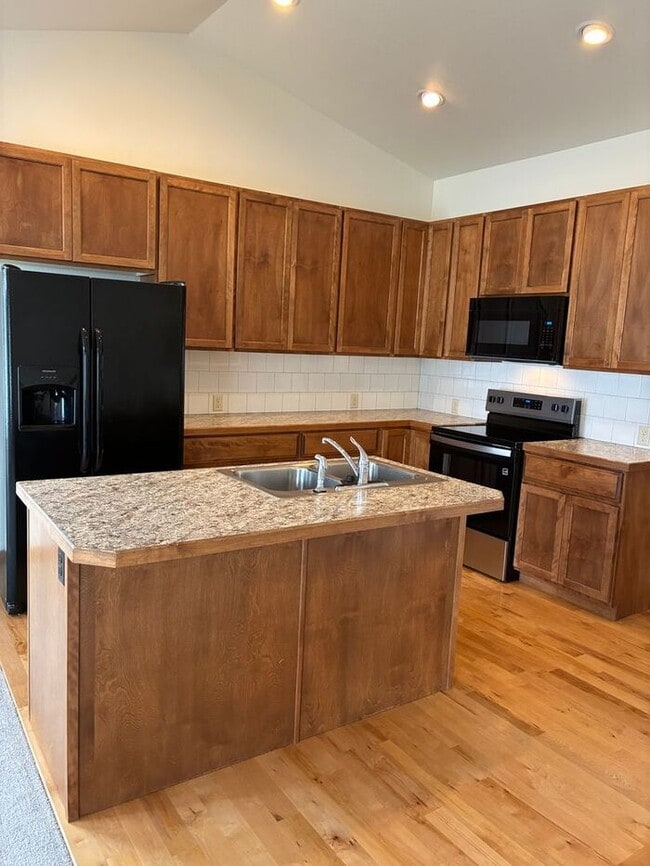 Foto del edificio - Beautiful 3 bed, 2 bath ranch w/fenced in ...