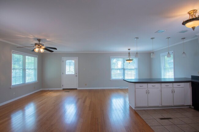 Building Photo - (Pictures Coming Soon) Hidden Gem 2 Bed, 1...