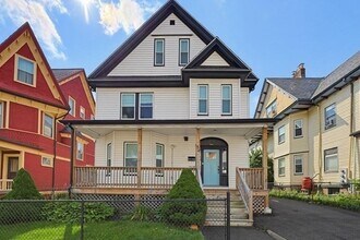 Building Photo - 54 Bloomfield St