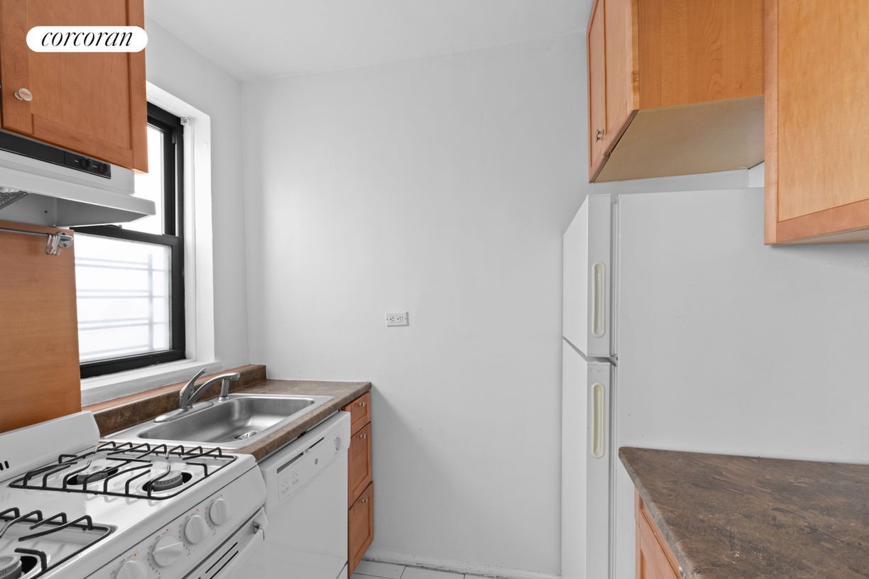 Building Photo - 222 E 35th St