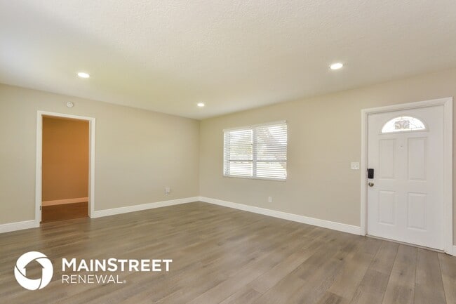 Building Photo - 983 N Waycross Cir