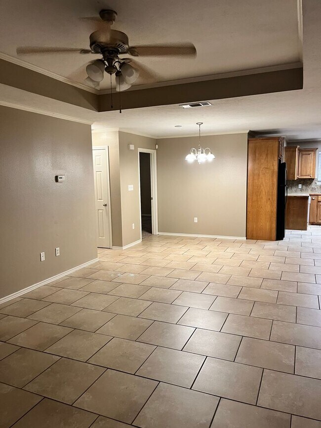 Foto del edificio - Galloping Way Triplex