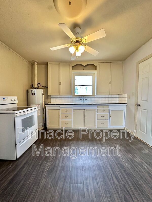 Building Photo - 309 N Milton St