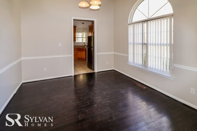 Building Photo - Easy living in this 4 BR, 2.5 BA home