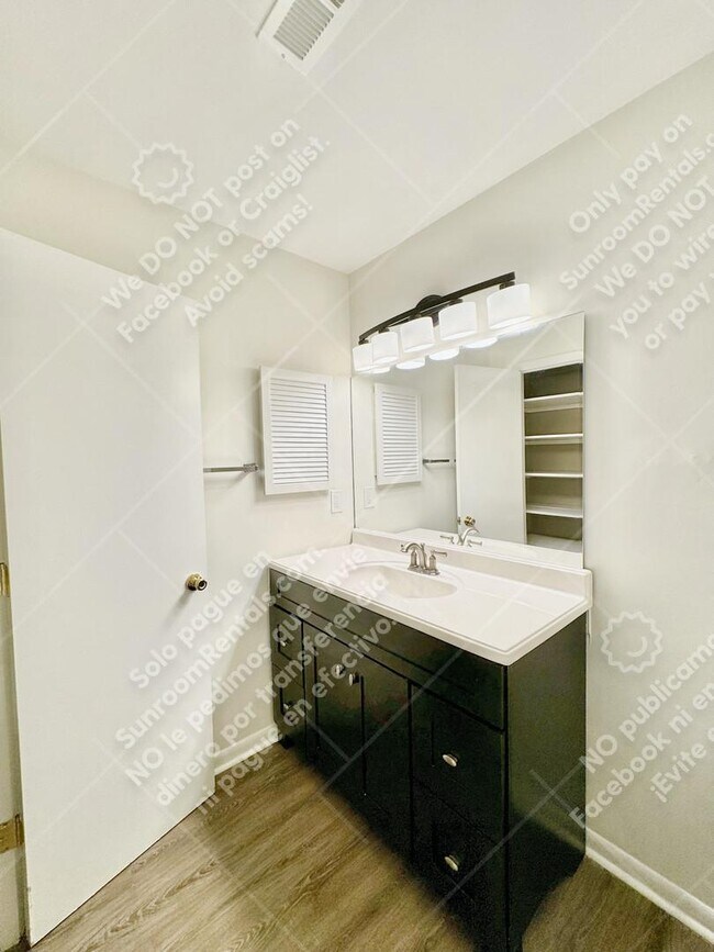 Building Photo - 1141 Shadow Lake Cir J