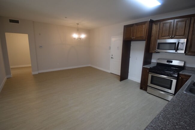 Foto del edificio - 7122 Amigo Ave