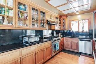 Building Photo - 9270 Linda Vista Ln