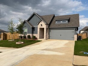 Building Photo - 170 Ellenora Dr