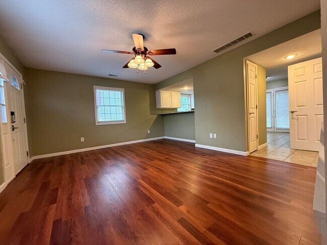 Foto del edificio - Available August 2026; Monthly rate is $1,650