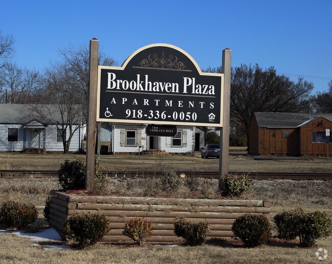 Brookhaven Plaza Apartments Apartments in Bartlesville, OK