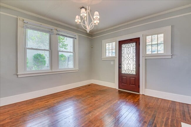 Building Photo - SHORT TERM lease on Historic Home & Ready ...