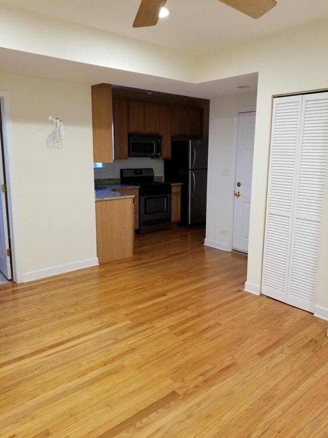 Building Photo - 6345 N Washtenaw Ave