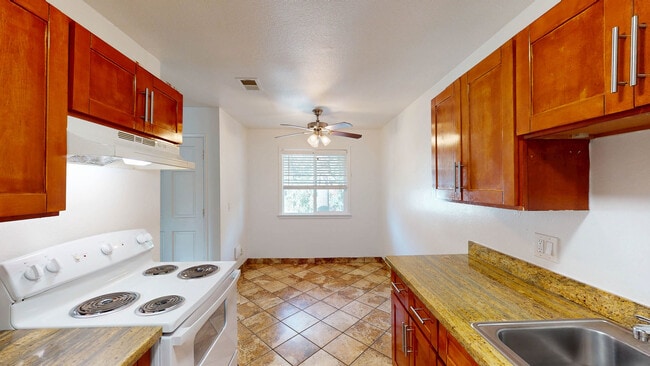 Building Photo - 18199 Happy Ln