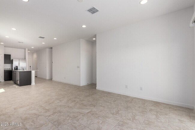 Building Photo - 5617 E Axle Ave
