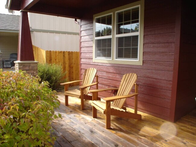 Foto del edificio - Charming Westside 2 Bed + Office | Trails, River Access & Minutes to Old Mill