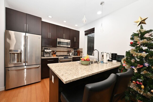 Foto del edificio - 3-Story Ballard Home - In Unit Washer/Dryer, Rooftop Deck