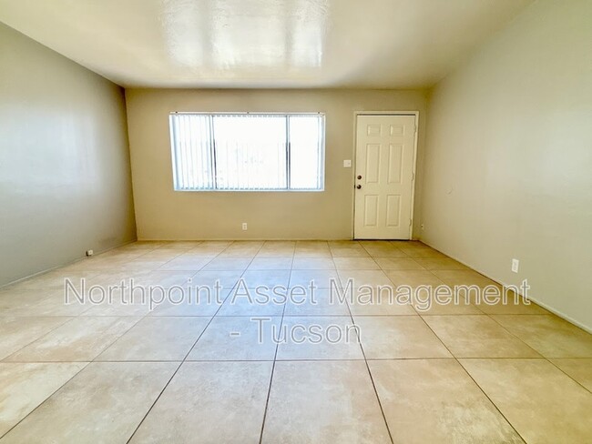 Building Photo - 1508 N Craycroft Rd